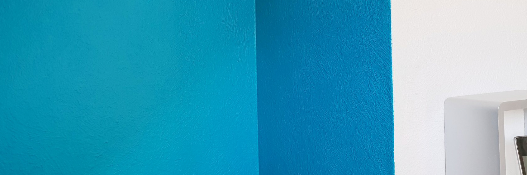 Peinture bleue pour un bureau peint par Daniel Henriet artisan peintre à Besançon