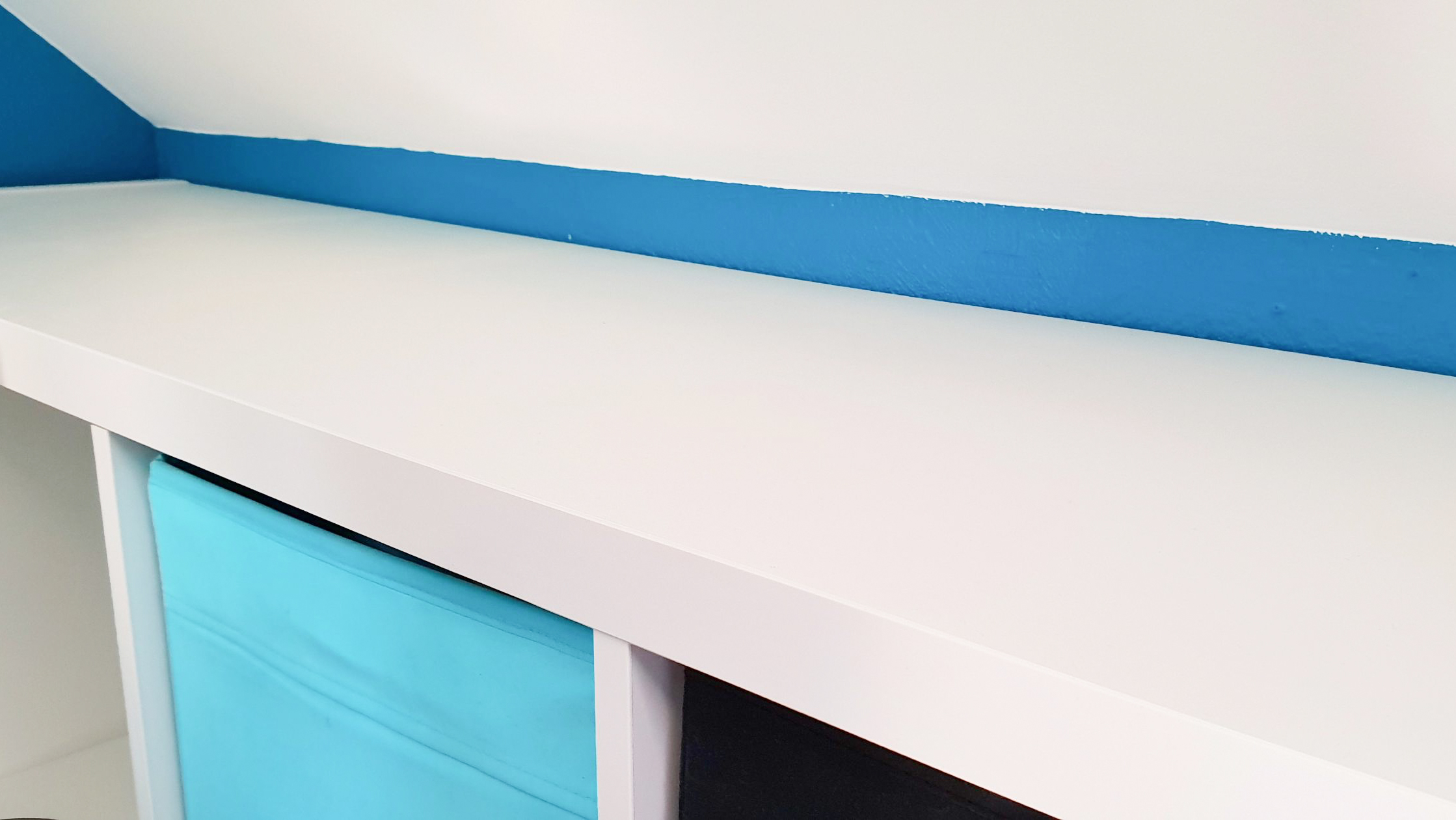 Peinture bleue pour un bureau peint par Daniel Henriet avec son entreprise de peinture