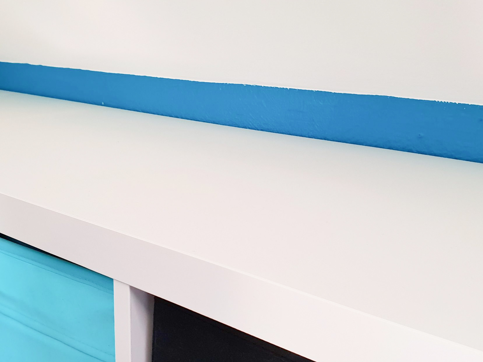 Peinture bleue pour un bureau peint par Daniel Henriet avec son entreprise de peinture