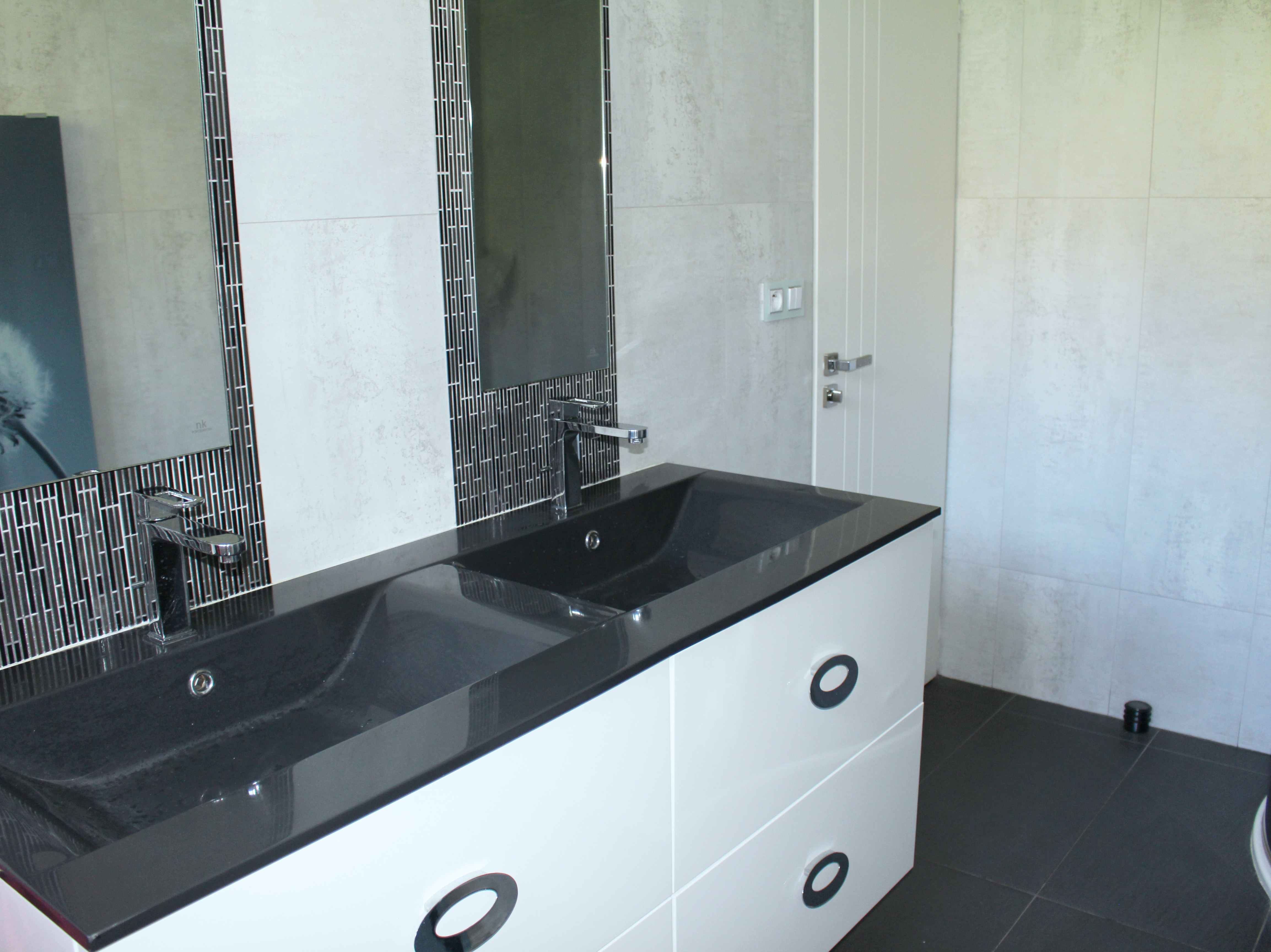 Salle de bain moderne construite par Daniel Henriet artisan peintre à Besançon