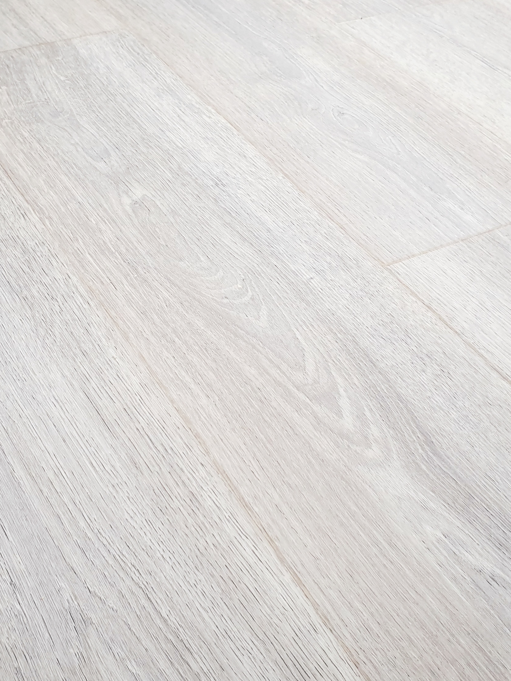 Photo de parquet stratifié gris clair pour bureau posé par Daniel Henriet artisan peintre à Besançon