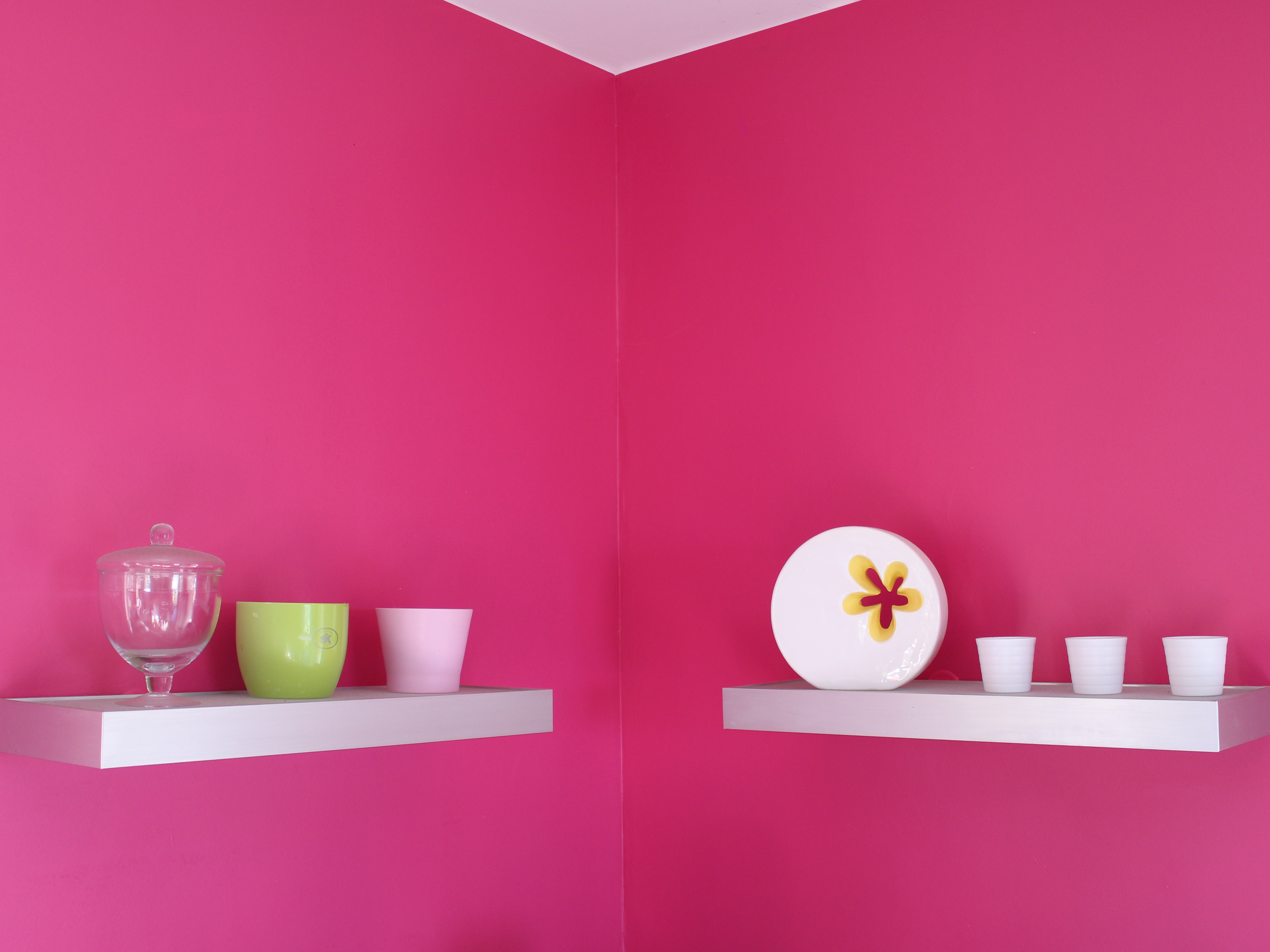 Photo de mur avec une peinture rose satinée réalisé par Daniel Henriet artisan peintre sur Besançon et la région Franche Comté