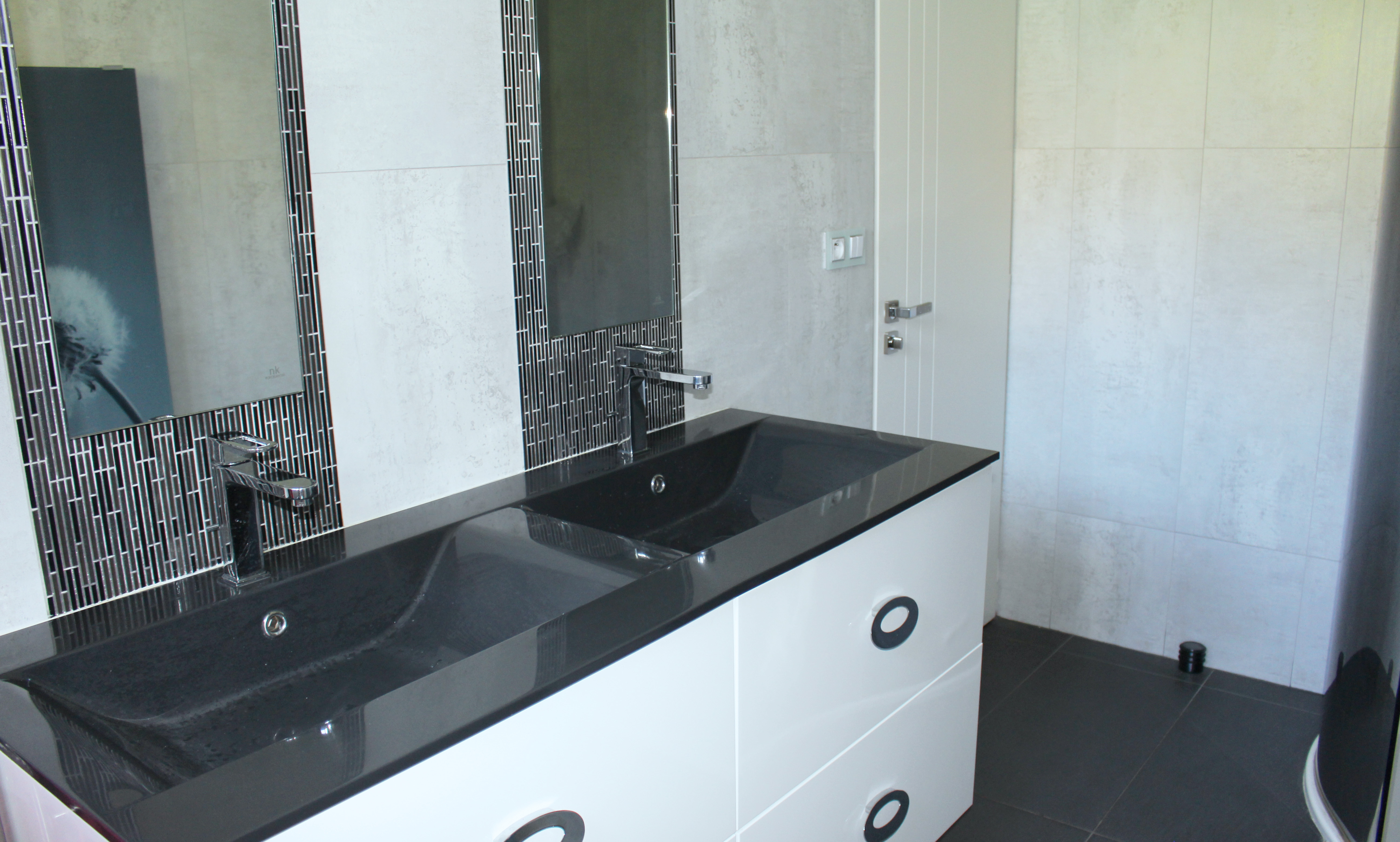 Salle de bain moderne construite par Daniel Henriet artisan peintre à Besançon